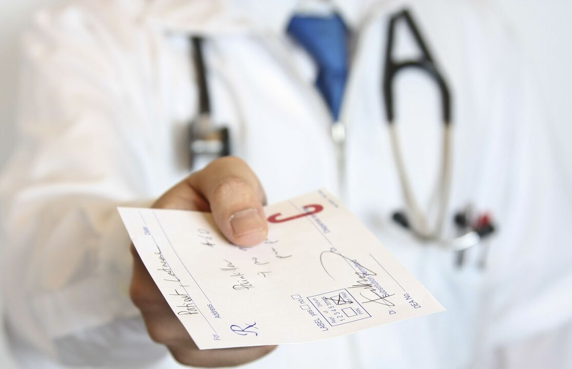 Doktor, 50 yaşından itibaren iktidarsızlık sorunlarının tedavisi için reçete verir.